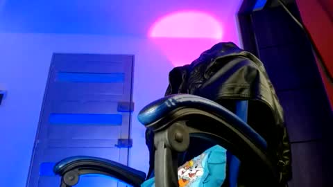 yourfavorite_bigclit online show from June 6, 2026, 9:36 am