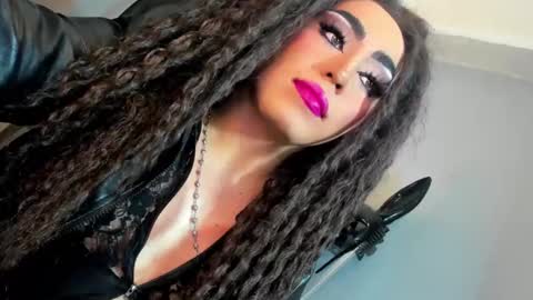 Snapshot of yourfiercemistress chatting on December 1, 2025, 10:37 pm not into STINGY and CHEAP people online show from December 1, 2025, 10:37 pm