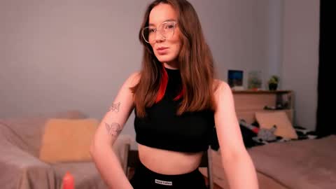 Snapshot of yourfrenchteacher chatting on February 16, 2025, 5:15 am Chloe online show from February 16, 2025, 5:15 am