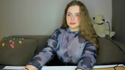 yourgem__ online show from May 4, 2026, 7:10 pm