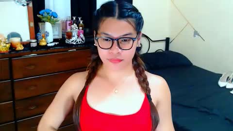 Snapshot of yourgoddesscruella chatting on March 19, 2026, 2:43 pm yourgoddesscruella online show from March 19, 2026, 2:43 pm