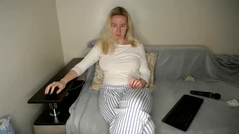 Iamyourdream online show from May 12, 2026, 3:42 pm