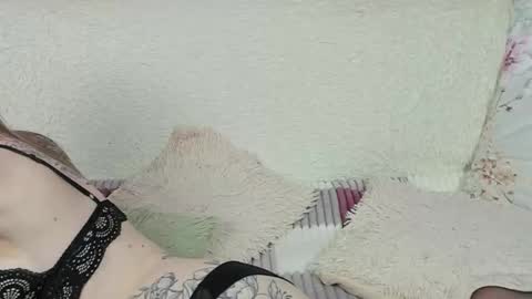 yourkriss_new1 online show from November 2, 2025, 7:27 pm