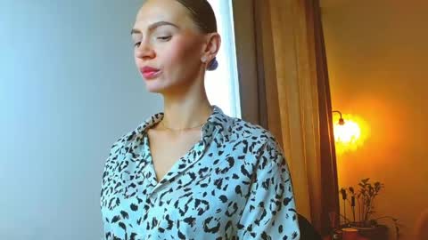 Snapshot of yourladysunshine chatting on May 19, 2026, 7:15 am Ksyusha online show from May 19, 2026, 7:15 am