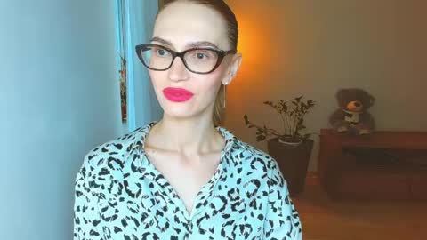 Snapshot of yourladysunshine chatting on June 3, 2026, 9:01 am Ksyusha online show from June 3, 2026, 9:01 am