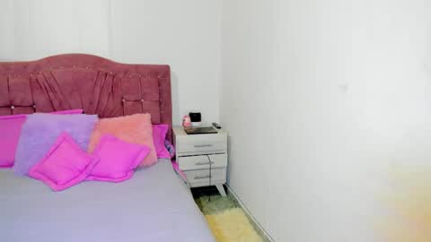 EMELY online show from February 11, 2026, 6:57 pm