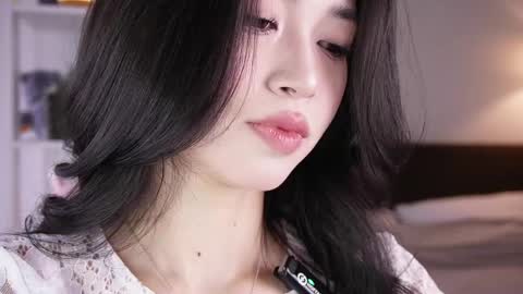 yourlittlesunrise_ online show from April 29, 2026, 5:11 am