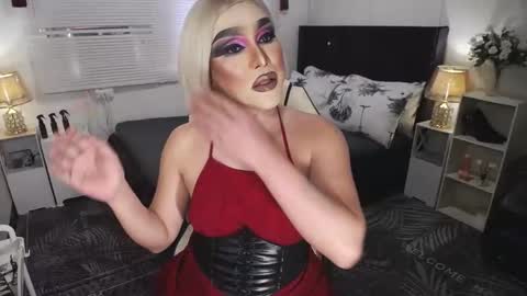 Snapshot of yourlivingonurdream chatting on January 6, 2025, 8:14 am -- online show from January 6, 2025, 8:14 am