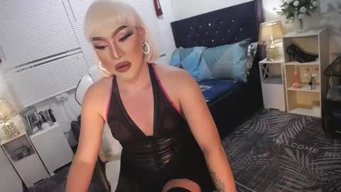 Snapshot of yourlivingonurdream chatting on February 17, 2025, 5:32 pm -- online show from February 17, 2025, 5:32 pm