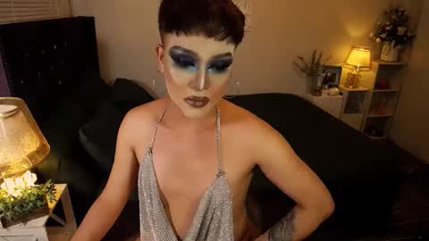 Snapshot of yourlivingonurdream chatting on October 9, 2025, 8:12 am -- online show from October 9, 2025, 8:12 am