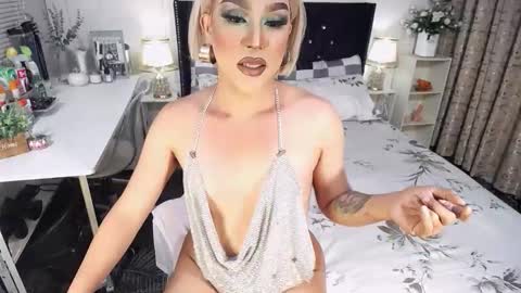 Snapshot of yourlivingonurdream chatting on November 30, 2025, 7:12 am -- online show from November 30, 2025, 7:12 am