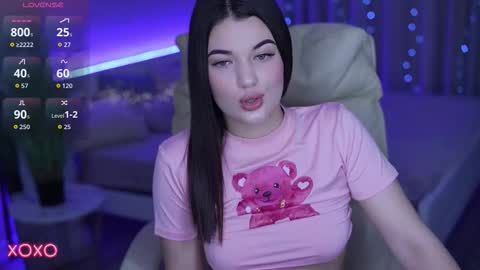 L O L A online show from November 26, 2025, 7:04 pm