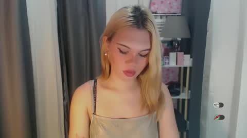 Snapshot of yourlovekylie chatting on May 11, 2026, 4:04 pm KYLIE MORE online show from May 11, 2026, 4:04 pm