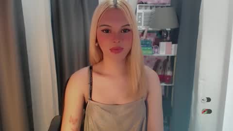 Snapshot of yourlovekylie chatting on May 30, 2026, 6:43 am KYLIE MORE online show from May 30, 2026, 6:43 am