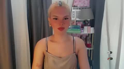 Snapshot of yourlovekylie chatting on June 5, 2026, 7:14 am KYLIE MORE online show from June 5, 2026, 7:14 am