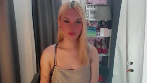 Snapshot of yourlovekylie chatting on June 11, 2026, 6:22 am KYLIE MORE online show from June 11, 2026, 6:22 am