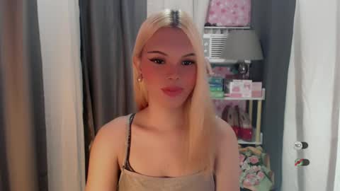 Snapshot of yourlovekylie chatting on June 14, 2026, 7:32 am KYLIE MORE online show from June 14, 2026, 7:32 am