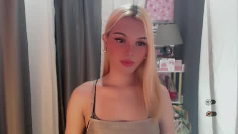 Snapshot of yourlovekylie chatting on June 16, 2026, 5:21 am KYLIE MORE online show from June 16, 2026, 5:21 am