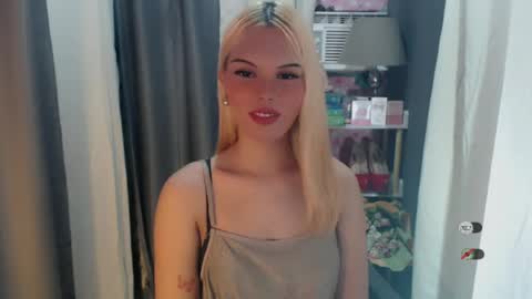 Snapshot of yourlovekylie chatting on June 17, 2026, 9:34 am KYLIE MORE online show from June 17, 2026, 9:34 am