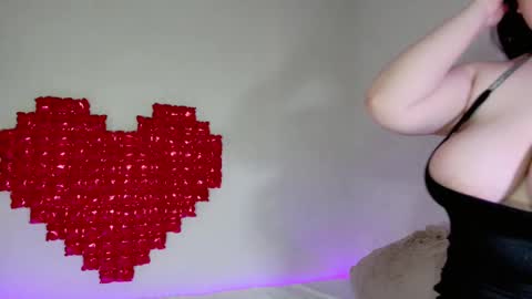 Snapshot of yourmermaidd chatting on February 18, 2025, 3:31 am Amina online show from February 18, 2025, 3:31 am