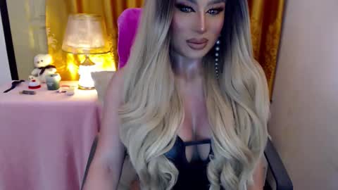 Snapshot of yourmistressofevil_isback chatting on June 7, 2026, 3:27 pm Adriana Maxwell online show from June 7, 2026, 3:27 pm