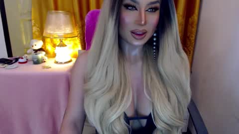Snapshot of yourmistressofevil_isback chatting on June 9, 2026, 5:46 pm Adriana Maxwell online show from June 9, 2026, 5:46 pm