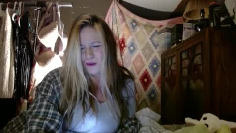 Snapshot of yourmomma999 chatting on March 11, 2025, 3:59 am yourmomma999 online show from March 11, 2025, 3:59 am