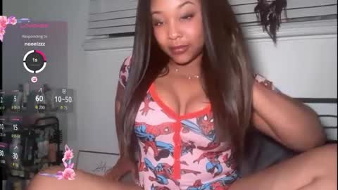 Snapshot of yourmommysilk chatting on June 17, 2026, 4:48 am YOURMOMMY online show from June 17, 2026, 4:48 am