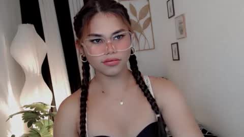 Snapshot of yourprettyblythe_ts chatting on June 4, 2026, 8:42 am yourprettyblythe_ts online show from June 4, 2026, 8:42 am