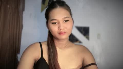yoursweetgirl_zia online show from May 16, 2026, 6:21 am