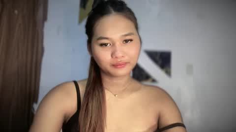 yoursweetgirl_zia online show from May 16, 2026, 6:43 am