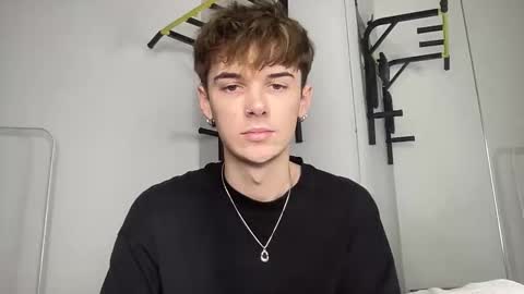 Snapshot of yoursweetyguy chatting on December 4, 2025, 3:32 pm yoursweetyguy online show from December 4, 2025, 3:32 pm