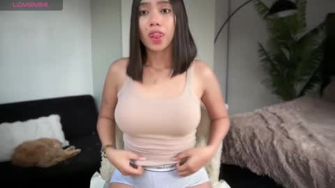 YowgineTheGreat online show from December 8, 2024, 7:37 am