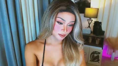 Snapshot of ysabellefox chatting on July 18, 2026, 9:35 am ysabellefox online show from July 18, 2026, 9:35 am
