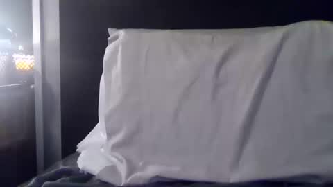 Snapshot of yslriver chatting on October 16, 2025, 8:43 pm yslriver online show from October 16, 2025, 8:43 pm