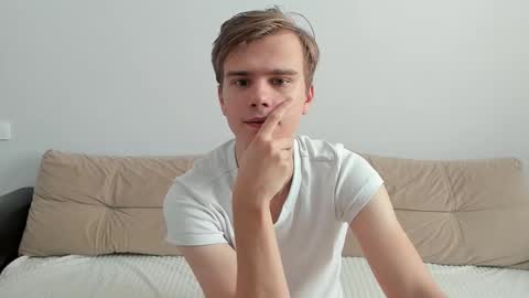 Yue Lang and Samm online show from October 8, 2025, 10:35 am