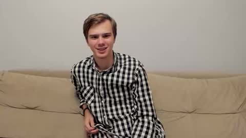 Yue Lang and Samm online show from November 2, 2025, 8:22 pm