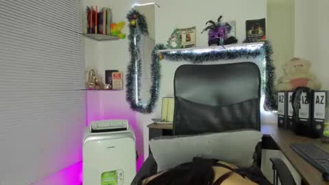 Snapshot of yukiodavis chatting on December 6, 2024, 4:47 am Yukio Davis online show from December 6, 2024, 4:47 am