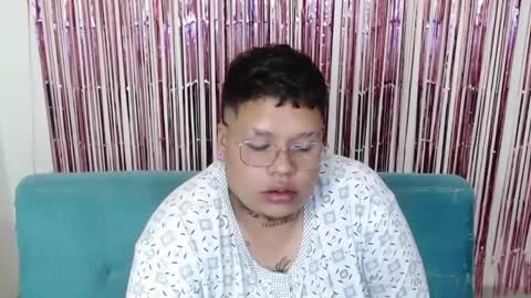 yul and val couple online show from December 4, 2025, 1:26 am