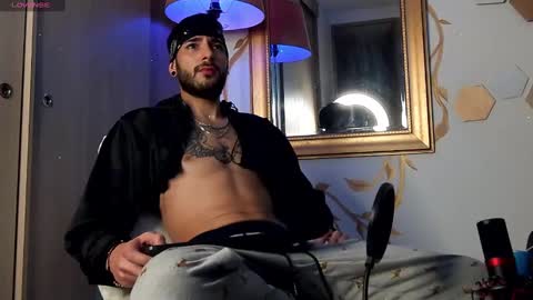 yulian 2811 online show from December 21, 2024, 2:41 am