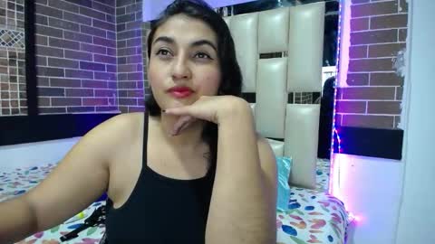 Snapshot of yuliet_latin69 chatting on December 19, 2025, 1:29 pm Yulieth online show from December 19, 2025, 1:29 pm