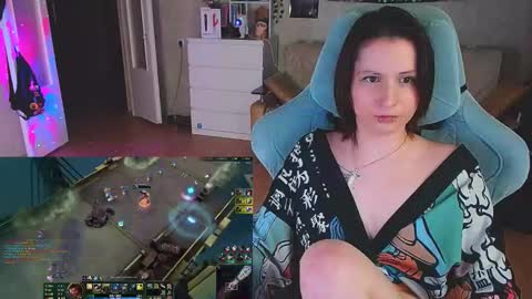 Snapshot of yum_neko_chan chatting on December 6, 2024, 6:17 pm Kris online show from December 6, 2024, 6:17 pm