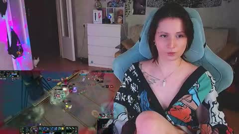 Snapshot of yum_neko_chan chatting on December 6, 2024, 9:35 pm Kris online show from December 6, 2024, 9:35 pm