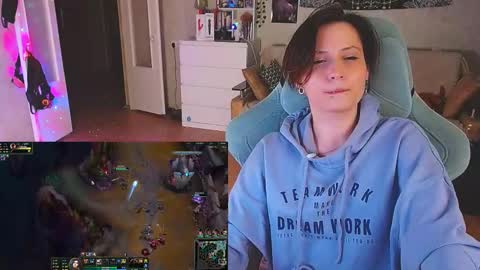 Snapshot of yum_neko_chan chatting on February 3, 2025, 7:10 pm Kris online show from February 3, 2025, 7:10 pm