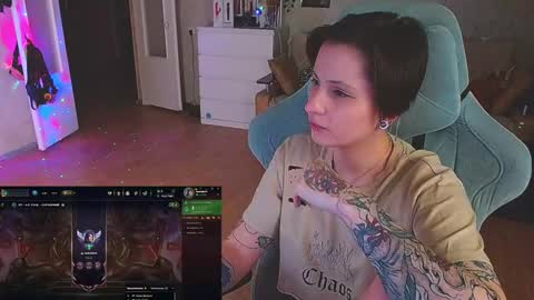 Snapshot of yum_neko_chan chatting on February 6, 2025, 10:43 pm Kris online show from February 6, 2025, 10:43 pm