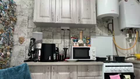 Snapshot of yummyalexxx chatting on June 12, 2026, 4:17 pm Alex online show from June 12, 2026, 4:17 pm
