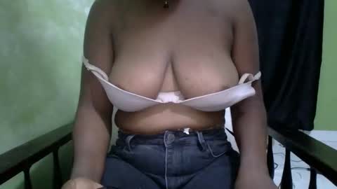 Snapshot of yummychocolate_2 chatting on September 24, 2025, 3:37 pm YUMMY online show from September 24, 2025, 3:37 pm