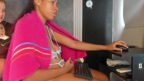 Yummyduo online show from January 25, 2025, 8:10 pm