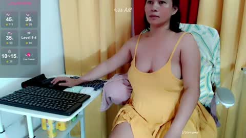Snapshot of yummyhottits chatting on June 25, 2026, 8:35 pm nemay online show from June 25, 2026, 8:35 pm