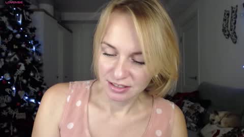 Snapshot of yummylilya chatting on December 2, 2024, 2:19 pm Lillya online show from December 2, 2024, 2:19 pm